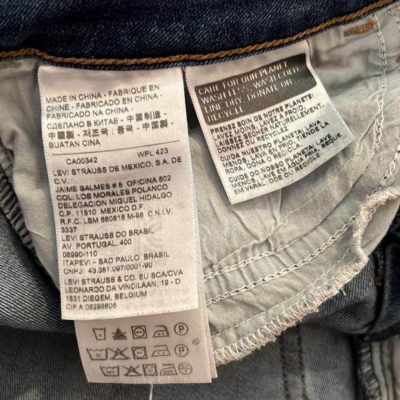 Levi’s Custom Cut Ankle Step Fray Jeans - Picture 8 of 10
